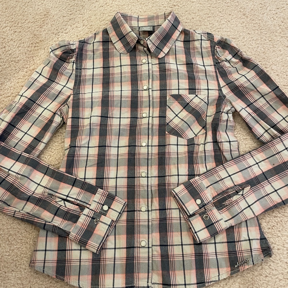 Women’s Plaid Fall Snap Closure Shirt.  Size M.  Really nice, rounded collar